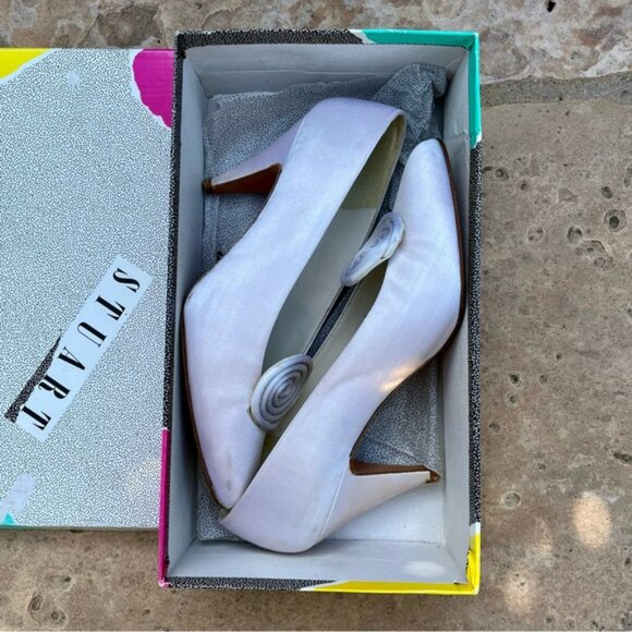 Vintage Stuart by Stuart Weitzman Ball of Fire Heels in White - Picture 2 of 13